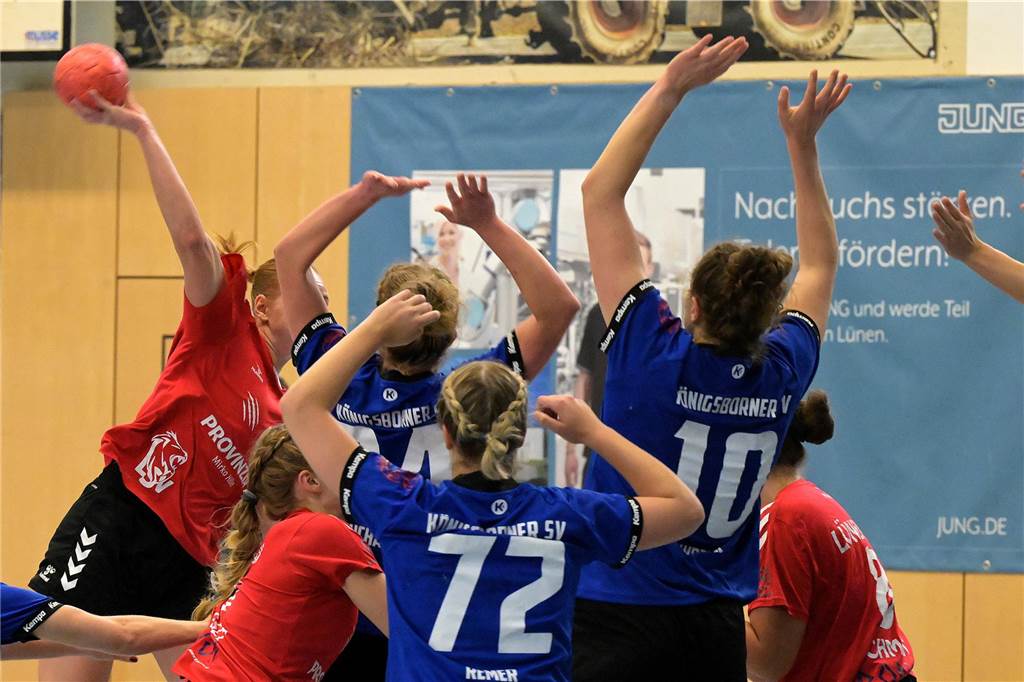 Die Fußballer aus Lünen waren am Wochenende erfolgreich, die Handballerinnen verloren.