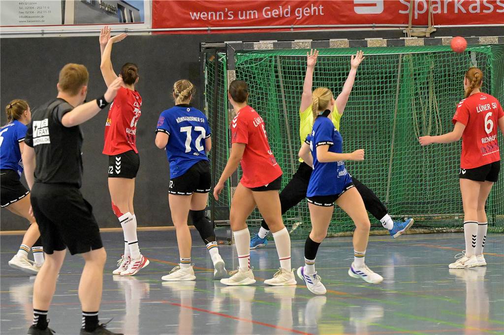 Die Fußballer aus Lünen waren am Wochenende erfolgreich, die Handballerinnen verloren.