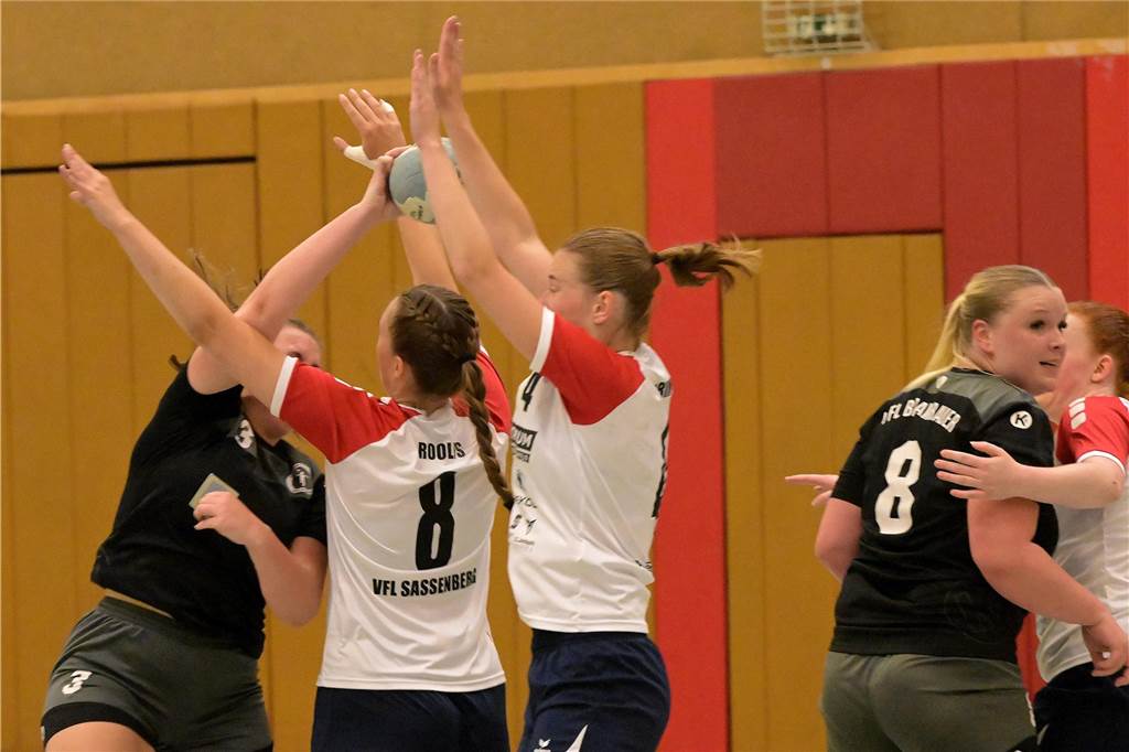 Die Fußballer aus Lünen waren am Wochenende erfolgreich, die Handballerinnen verloren.