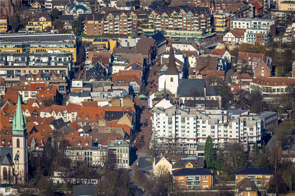 Millionenschwerer Immobilienverkauf: Gebäudekomplex wird veräußert Luftbild der Fußgängerzone Lünen