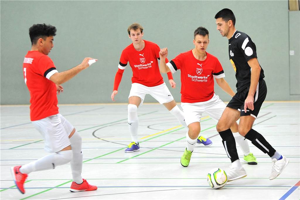 Die Futsaler von Holzpfosten Schwerte haben mit 4:3 gegen die Köln Panthers gewonnen.