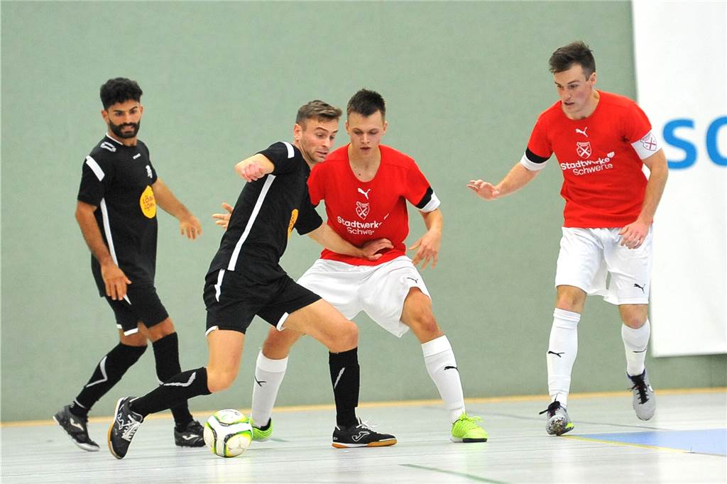 Die Futsaler von Holzpfosten Schwerte haben mit 4:3 gegen die Köln Panthers gewonnen.
