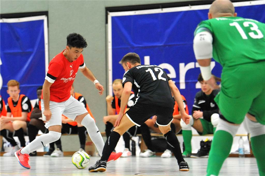 Die Futsaler von Holzpfosten Schwerte haben mit 4:3 gegen die Köln Panthers gewonnen.