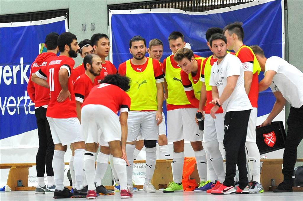 Die Futsaler von Holzpfosten Schwerte haben mit 4:3 gegen die Köln Panthers gewonnen.