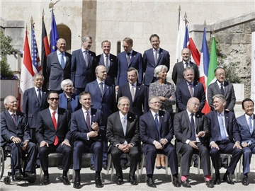 Die G7-Finanzminister und -Notenbankchefs im italienischen Bari. Foto: Andrew Medichini