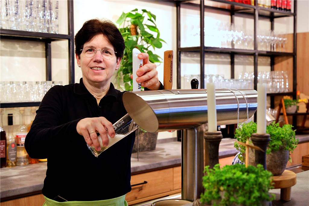 Höhere Mehrwertsteuer: „Die 12 Prozent mussten wir draufschlagen“ Cornelia Arentz vom Bauernladen, Café und Restaurant Arentz Bauernladen,