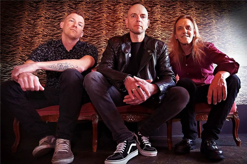 Die Gainbombs lieben den schmutzigen Sound der 60er/70er und 80er. Mit Punk und Indie mixen Sie diesen zu Ihrem einzigartigen Power Punk`n`Roll. (Sa. 16.45 Uhr)