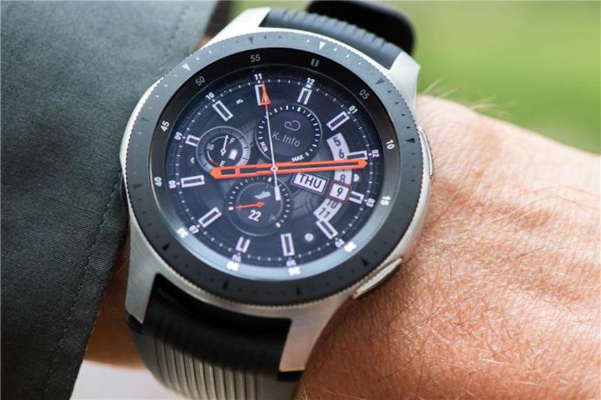Zwei neue Samsung-Uhren kommen im September Die Galaxy Watch von Samsung gibt es auch als größere Ausgabe mit 46 Millimetern Durchmesser und einem 3,3-Zentimeter-Runddisplay. Foto: Till Simon Nagel
