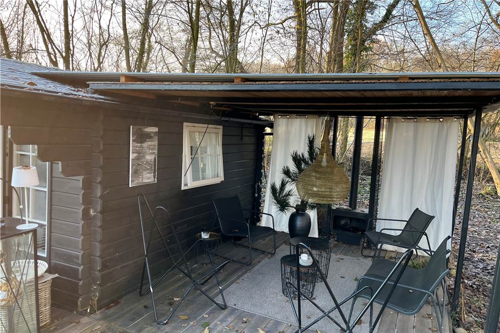 Designerin Patricia Brügger zeigt ihre 110 Jahre alte Backsteinvilla Die Gartenhütte ist in den wärmeren Jahreszeiten ein gemütlicher Treffpunkt.