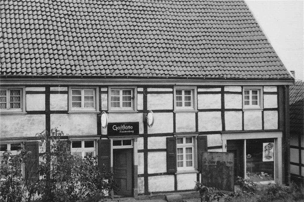 Historische Häuser in Dortmund vor dem Abriss – doch Annette Wilmsmann (67) will kämpfen Die Gaststätte Knickenberg, heute „Zum Steigerturm“. Das Haus soll abgerissen werden.