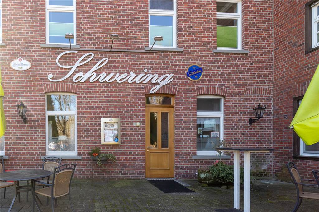 Gasthaus Schwering: Alte Traditionen und frische Ideen aus Dömern Die Gaststätte Schwering hat eine mehr als 100-jährige Tradition.