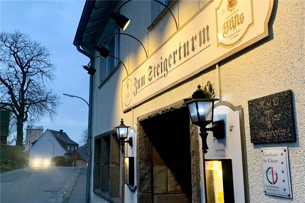 Ein Dorf kämpft um seine Mitte: die historische Straßenführung ist einmalig in Dortmund Die Gaststätte "Zum Steigerturm" ist ab dem 1. Mai geschlossen