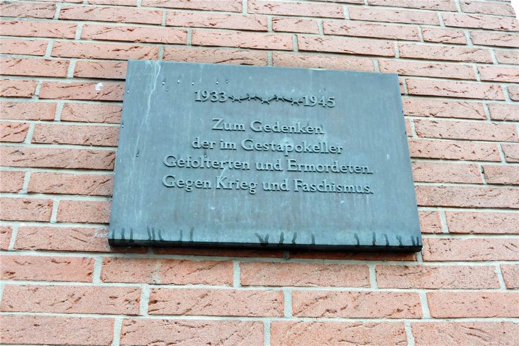 Die Gedenktafel in Hörde erinnert an Verbrechen aus der NS-Zeit.