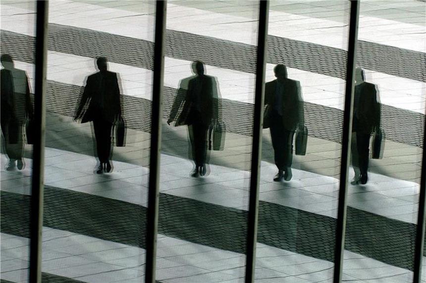 Die Gehaltsschere bei Deutschlands Top-Managern ist im vergangenen Jahr wieder auseinandergegangen. Foto: Oliver Berg