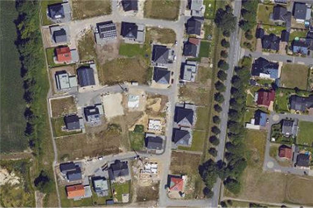 Novum in Heek: Gemeinde holt sich verkauftes Baugrundstück zurück Die Gemeinde Heek hat sich im Baugebiet Strootbach (hier ein Luftbild aus 2020) ein bereits verkauftes Grundstück zurückgeholt. Der Eigentümer ließ die Frist der Bauverpflichtung verstreichen.
