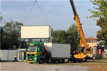 Die gemieteten Container, in denen fünf Jahre lang Flüchtlinge lebten, wurden am Dienstag abtransportiert. Die Stadt benötigt sie nicht mehr.
