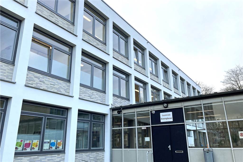 Die Gesamtschule Brünninghausen: Inzwischen ist viel saniert, aber es gibt schlicht zu wenig Platz für die wachsende Schülerschaft.