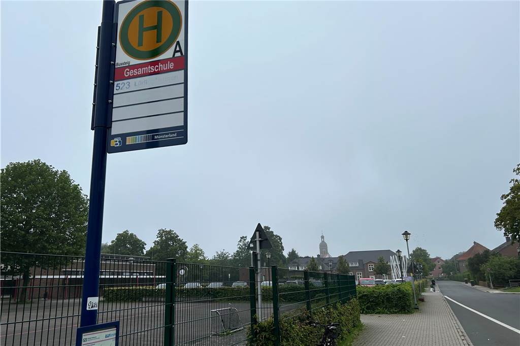 Bürgermeister zum Hotel-Quartier: „Für uns hat die Oberstufe oberste Priorität“ Die Gesamtschule Nordkirchen hat Platzbedarf. Ein separates Oberstufengebäude soll her. Wo es gebaut werden soll, dazu laufe derzeit eine Standortanalyse, sagt Nordkirchens Bürgermeister Dietmar Bergmann.