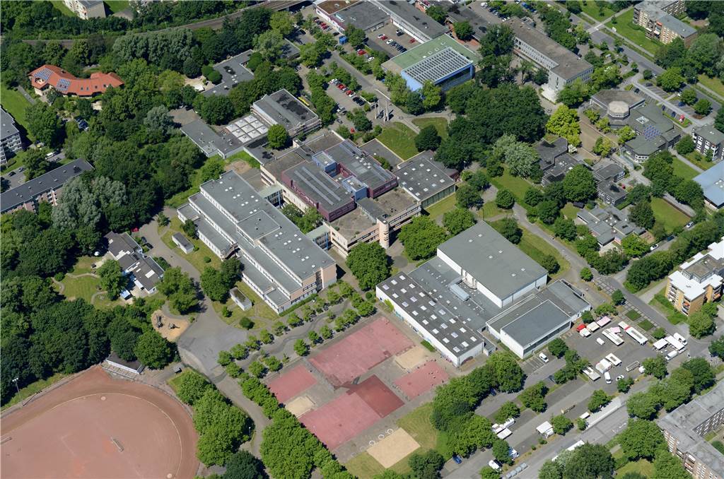 Die Gesamtschule Scharnhorst wird zur Evakuierungsstelle für die Anwohner aus dem Klinikviertel.