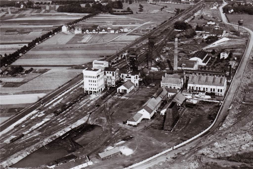 Holsterhausen: Tolle Natur, aber schlechte Spielplätze Die Geschichte Holsterhausens ist eng mit dem Bergbau verbunden. Das Foto zeigt die Zeche Baldur im Jahr 1926.
