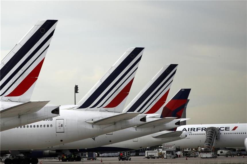 Am Dienstag wieder Flugausfälle bei Air France Die Gewerkschaften fordern für die Angestellten von Air France sechs Prozent mehr Gehalt. Foto: Christophe Ena/AP