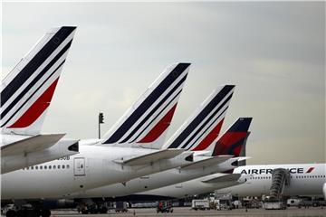 Die Gewerkschaften fordern für die Angestellten von Air France sechs Prozent mehr Gehalt. Foto: Christophe Ena/AP