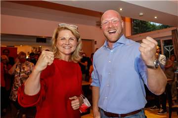 Die Gewinner der beiden Dortmunder Bundestags-Wahlkreise: Sabine Poschmann und Jens Peick (beide SPD)