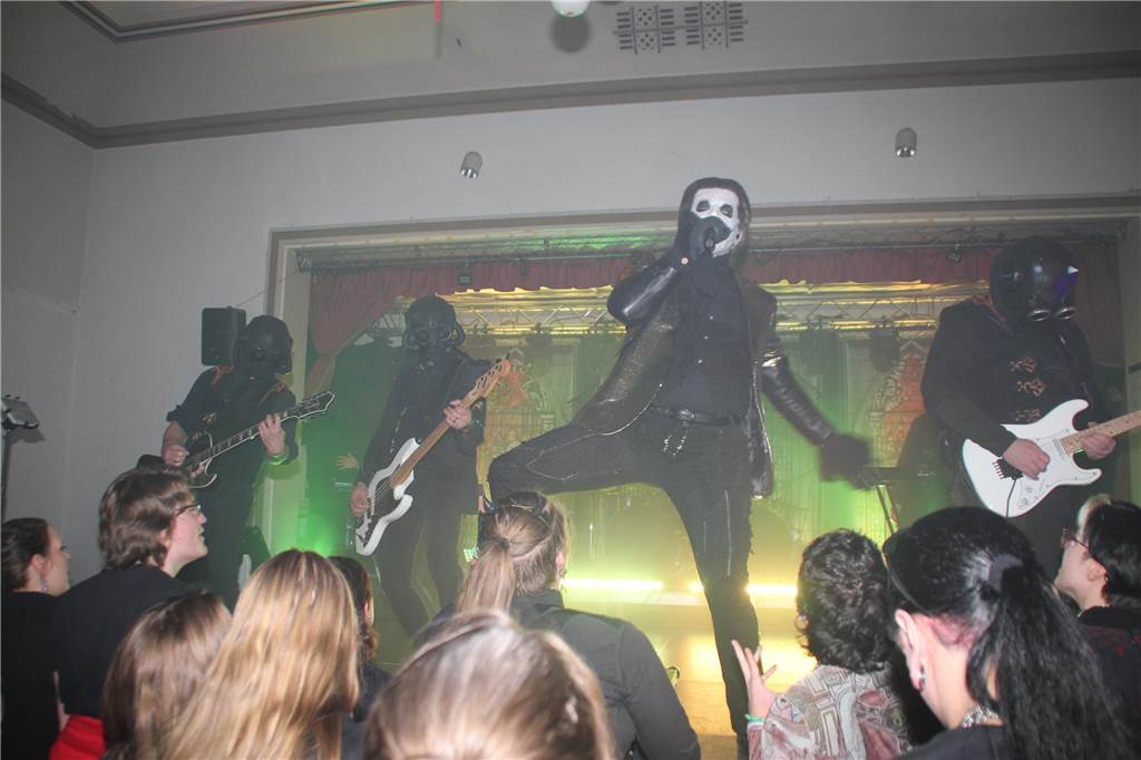 Die Ghost-Coverband Another Nameless Ghost  lieferte eine Show der Extraklasse ab in Brambauer und erwies sich zu Recht Headliner bei der ersten Brambauer X-Mas Rock Night.