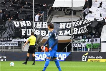 Die Gladbacher Fans hatten Hoffenheims Mäzen Dietmar Hopp verunglimpft. Foto: Uwe Anspach