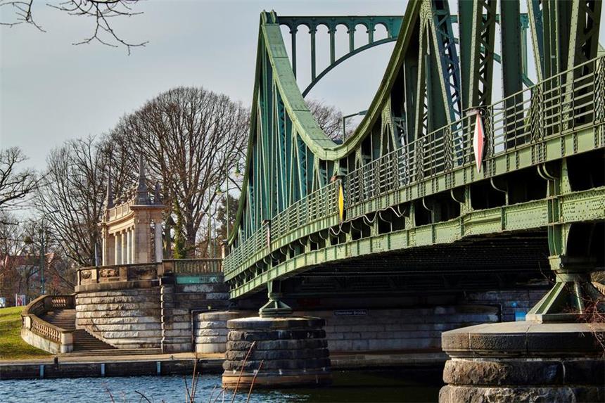Rost nagt an Glienicker Brücke Die Glienicker Brücke in Potsdam ist gefährdet.