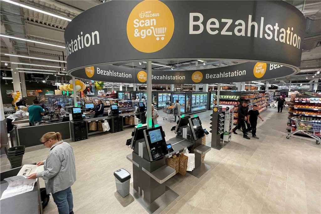 Aldi schließt früher: Ziehen andere Castrop-Rauxeler Supermärkte nach? Bezahlstation in der Globus-Markthalle in Castrop-Rauxel.