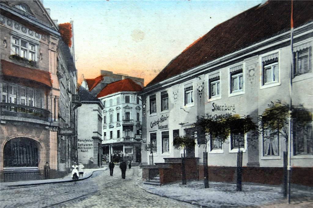 Abriss am Cavaplatz: Scheiding-Haus soll heute ganz verschwinden Hotel Sternberg an der Brückstraße in Schwerte, Postkarte von 1923