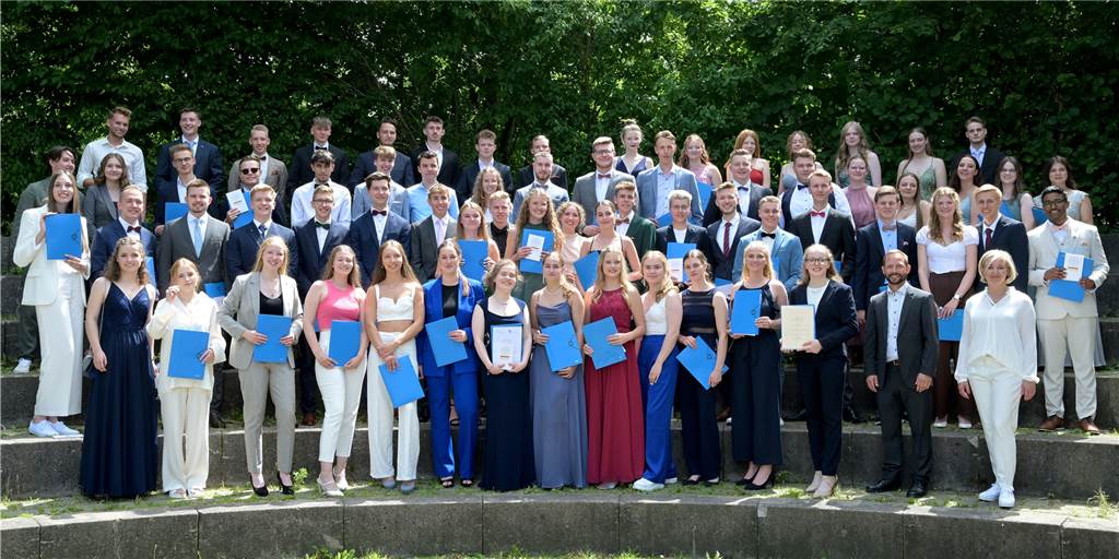 Abiturjahrgang in Nordkirchen: Bunt, selbstbewusst, respektvoll Die glücklichen Abiturienten der Johann-Conrad-Schlaun-Gesamtschule Nordkirchen.
