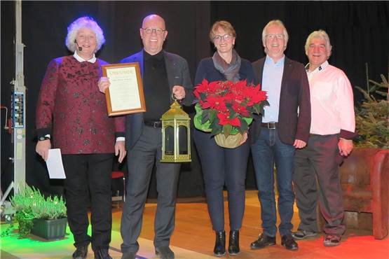 GAGU-Zwergenhilfe: Goldene Laterne als Dankeschön für den Rotary-Club Lippe-Issel