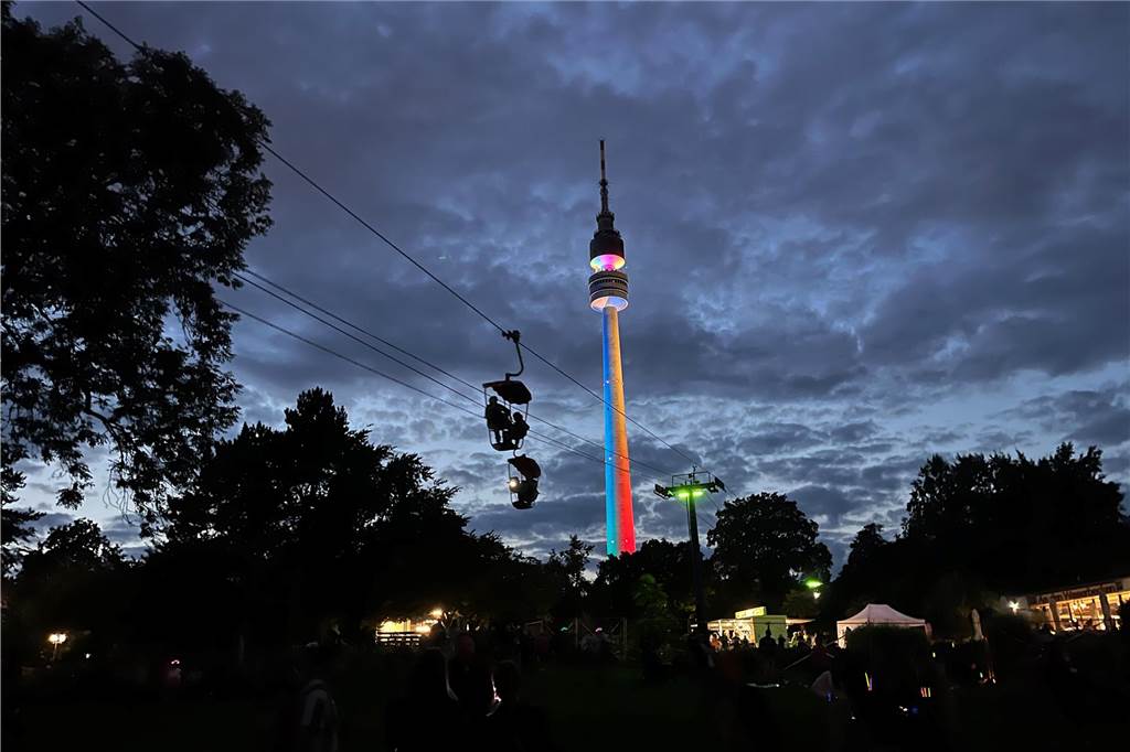 Die Gondeln der Seilbahn fuhren auch beim Lichterfest. Von oben aus hatten die Besucher einen ganz besonderen Blick auf den beleuchteten Park.