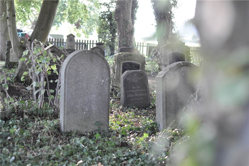 Häuser als Zeitzeugen: Diese Bauwerke in Bork stehen unter Denkmalschutz Die Grabsteine auf dem Jüdischen Friedhof zwischen Selm und Bork schauen alle Richtung Osten.