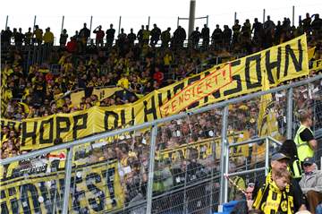 Die Grenzen des Anstands wurden von einigen BVB-Anhängern am Samstag wieder einmal überschritten.