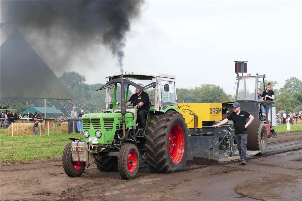 Die Grenzland-Oldies hatten zum Oldtimer-Treffen mit Trecker-Teck eingeladen. Rund 70 alte Fahrzeuge präsentierten sich zwei Tage den Besuchern.