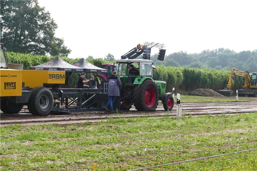 Die Grenzland-Oldies hatten zum Oldtimer-Treffen mit Trecker-Teck eingeladen. Rund 70 alte Fahrzeuge präsentierten sich zwei Tage den Besuchern. 