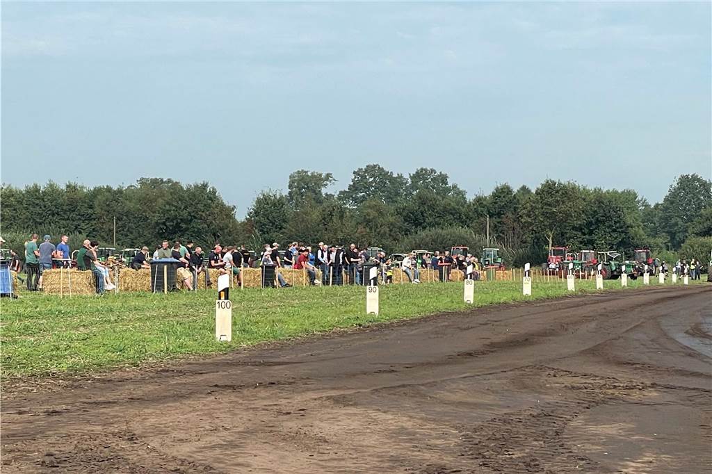 Die Grenzland-Oldies hatten zum Oldtimer-Treffen mit Trecker-Teck eingeladen. Rund 70 alte Fahrzeuge präsentierten sich zwei Tage den Besuchern. 