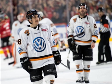 Die Grizzlys Wolfsburg unterliegen den Kölner Haien mit 1:3. Foto: Marius Becker