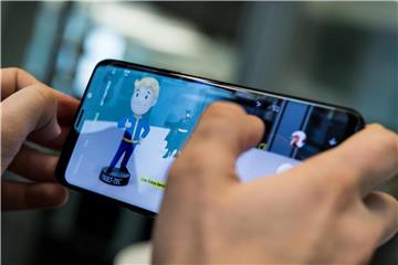 Die größte Neuigkeit im Samsung Galaxy S9 ist die Kamera. Sie erlaubt viele Effekte wie nachträgliche Tiefenunschärfe oder einen Zeitlupenmodus. Foto: Franziska Gabbert