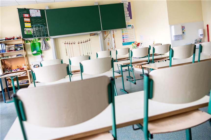 Wunsch nach Beitrags-Erstattung: Stadt Haltern sind die Hände gebunden Die große Mehrheit der Schüler in Haltern muss wieder zu Hause bleiben.