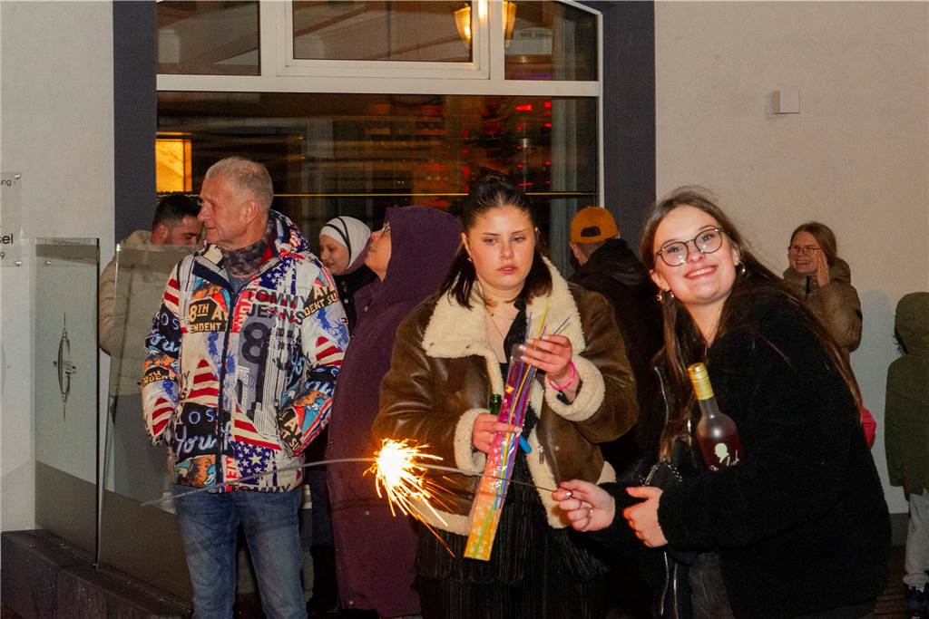 Die große Silvesterparty im Café Zental: Nach dem fröhlichen Feiern bestaunten die Gäste das eindrucksvolle Feuerwerk in der Stadt. Danach wurde noch bis in den frühen Morgenstunden gefeiert.