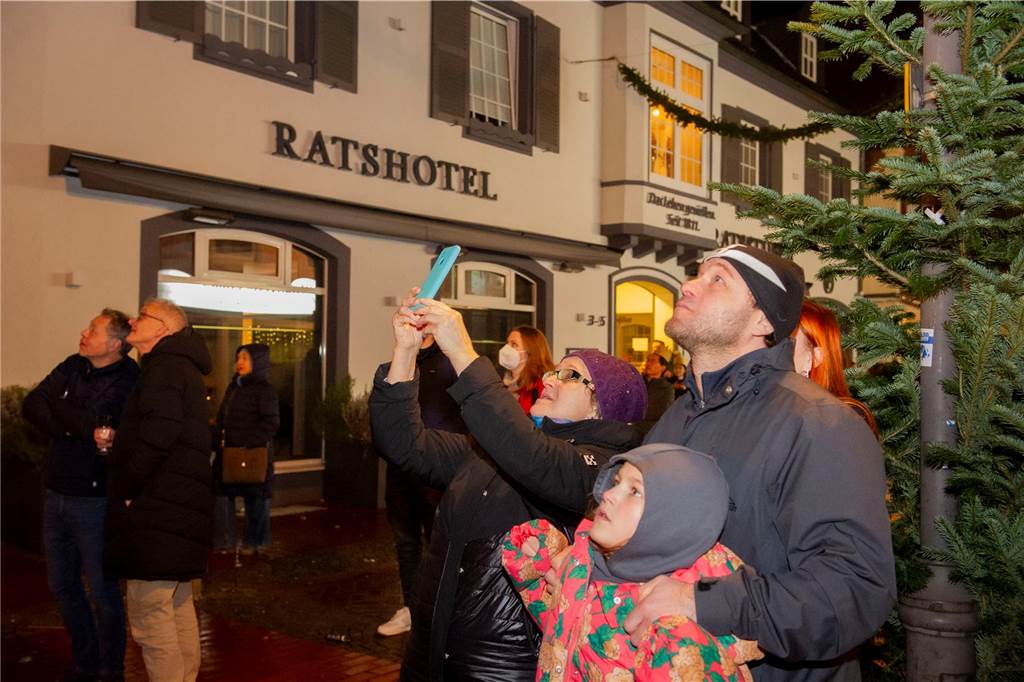 Die große Silvesterparty im Café Zental: Nach dem fröhlichen Feiern bestaunten die Gäste das eindrucksvolle Feuerwerk in der Stadt. Danach wurde noch bis in den frühen Morgenstunden gefeiert.