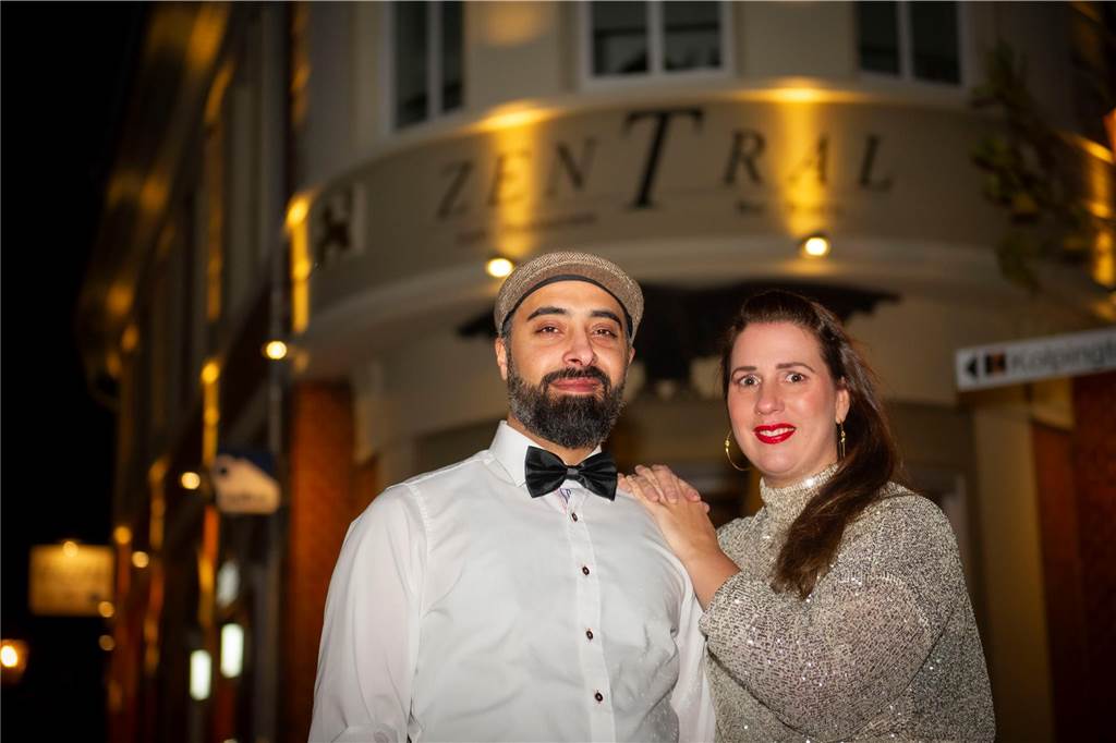 Die große Silvesterparty im Café Zental: Nach dem fröhlichen Feiern bestaunten die Gäste das eindrucksvolle Feuerwerk in der Stadt. Danach wurde noch bis in den frühen Morgenstunden gefeiert.