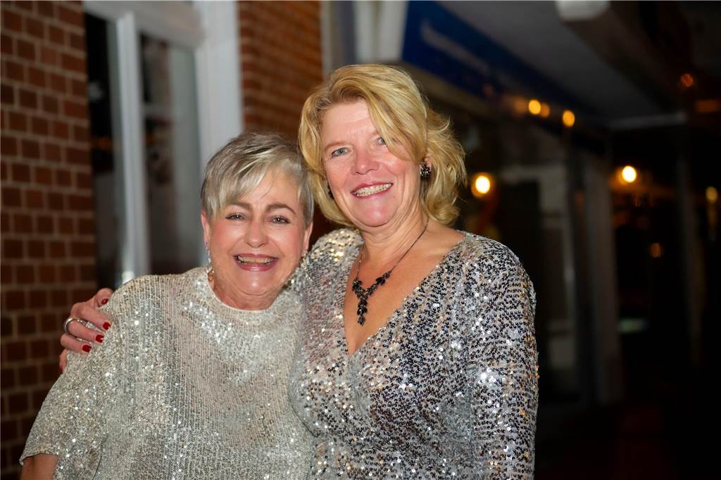 Die große Silvesterparty im Café Zental: Nach dem fröhlichen Feiern bestaunten die Gäste das eindrucksvolle Feuerwerk in der Stadt. Danach wurde noch bis in den frühen Morgenstunden gefeiert.