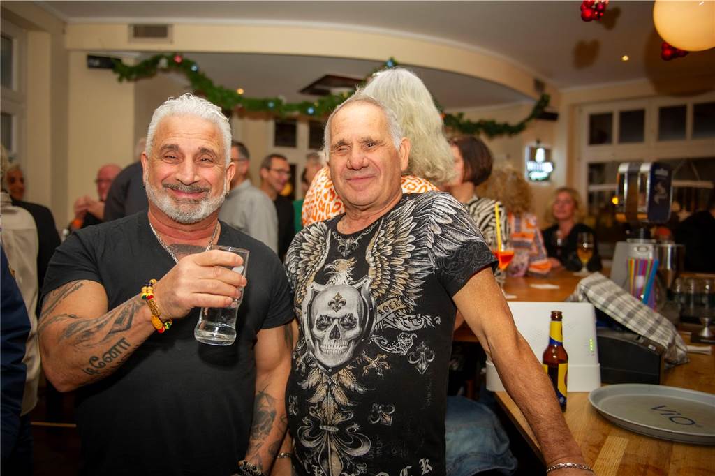 Die große Silvesterparty im Café Zental: Nach dem fröhlichen Feiern bestaunten die Gäste das eindrucksvolle Feuerwerk in der Stadt. Danach wurde noch bis in den frühen Morgenstunden gefeiert.