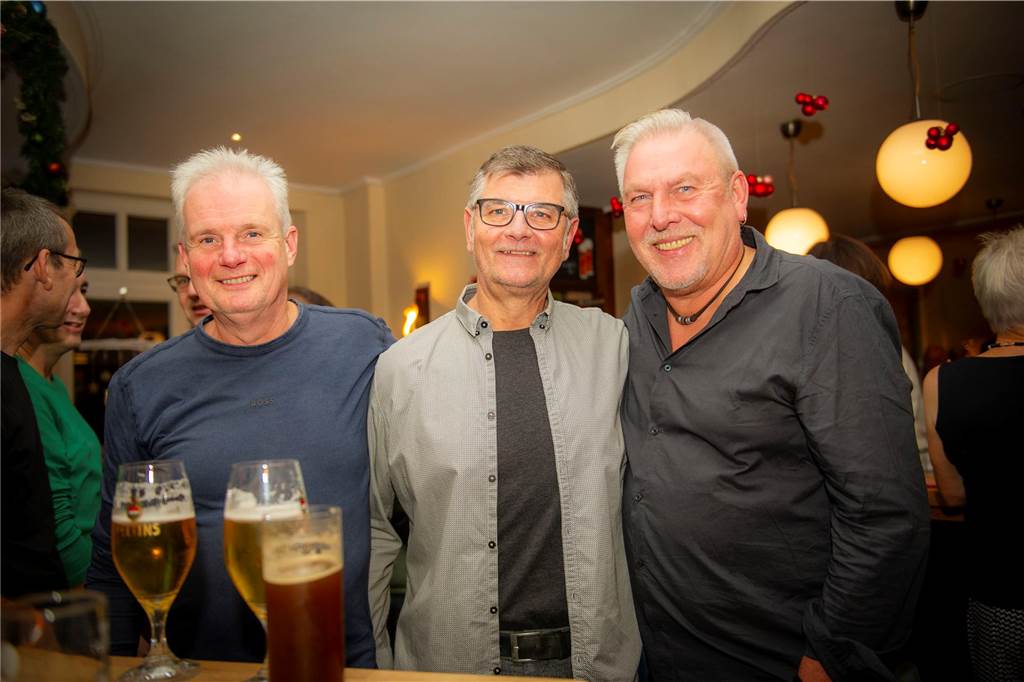 Die große Silvesterparty im Café Zental: Nach dem fröhlichen Feiern bestaunten die Gäste das eindrucksvolle Feuerwerk in der Stadt. Danach wurde noch bis in den frühen Morgenstunden gefeiert.