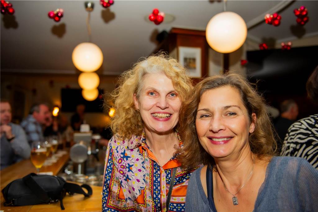 Die große Silvesterparty im Café Zental: Nach dem fröhlichen Feiern bestaunten die Gäste das eindrucksvolle Feuerwerk in der Stadt. Danach wurde noch bis in den frühen Morgenstunden gefeiert.